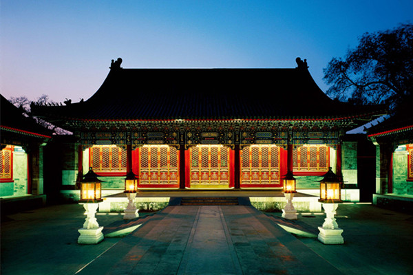 5 王府景点 内页银安殿-夜景